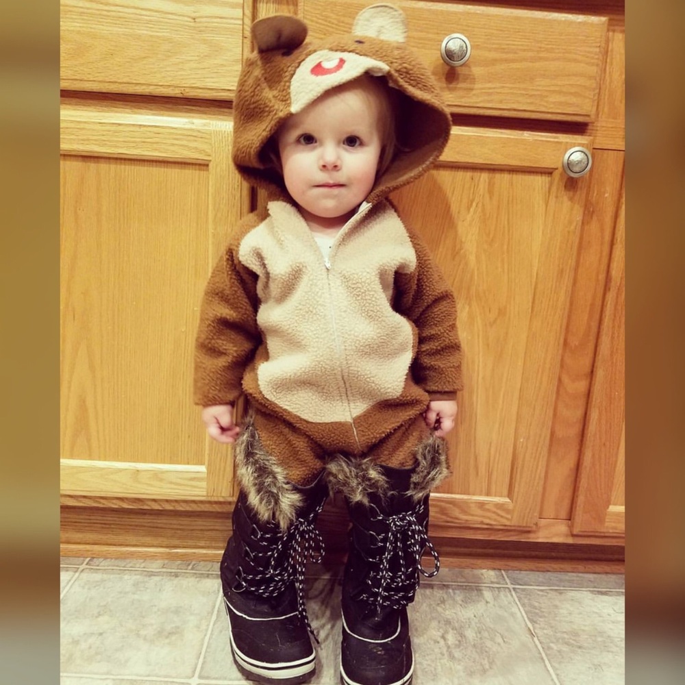Too cute, VINTAGE, reindeer (?) onesie!!